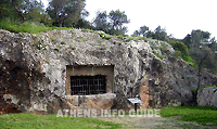 Ο τάφος στην πλαγιά του λόφου του Φιλοπάππου πιστεύεται πως είναι η τοποθεσία όπου ετάφη ο Κίμων