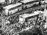 Φοιτητές διαδηλώνουν στους δρόμους της Αθήνας στις 17 Νοεμβρίου 1973