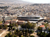 Άποψη του κτηρίου Weiler και του Νέου Μουσείου της Ακρόπολης, της περιοιχής του Μακρυγιάννη και των νοτίων προαστίων της Αθήνας που εκτείνονται μέχρι τις ακτές του Σαρωνικού Κόλπου
