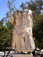 Het standbeeld van Hadrianus in de Oude Agora