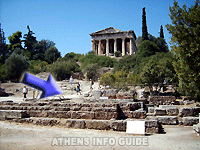 De Tempel van Apollo Patroos aan de voet van de Agoraios Kolonos heuvel