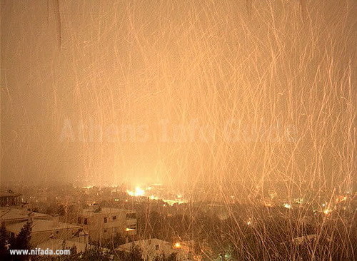 Nachtelijke sneeuwstorm in Athene