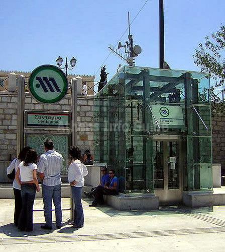 De lift van het Syntagama metro station