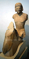 Ο Αναβάτης Rampin, 550 π.Χ.. Το κεφάλι του αναβάτη βρέθηκε στην Αθήνα το 1877 και αγοράστηκε από τον συλλέκτη Georges Rampin, ο οποίος το δώρισε στο μουσείο του Λούβρου. Το άγαλμα βρέθηκε το 1887. - Μουσείο της Ακρόπολης