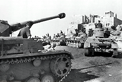 Duitse tanks komen toe aan de Akropolis