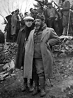Национальная Республиканская греческая лига (НРГЛ, ΕΔΕΣ) возглавлялась бывшим армейским полковником Наполеоном Зервасом (справа)