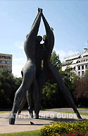 Монумент Нафионального примирения на площади Клафтмонос в Афинах