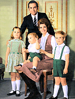 Koning Constantijn II, Koningin Anne-Maria van Griekenland, Prinses Alexia van Griekenland en Denemarken, Prins Pavlos en Prins Nikolaos, Rome 1971